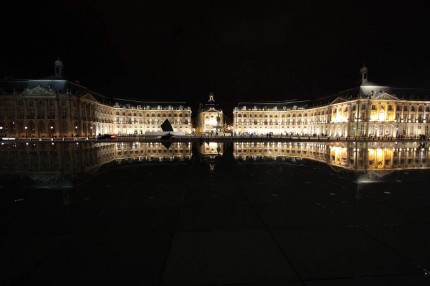 Place de la bourse et son reflet