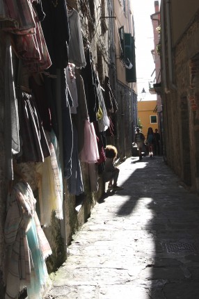 La petite vendeuse de fringues Corniglia