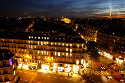 La Tour Eiffel , la tour Montparnasse ,et la Madeleine