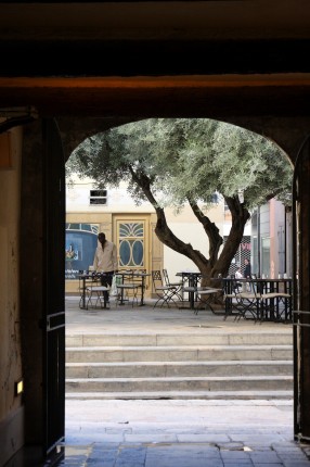 Une place du vieux Toulon