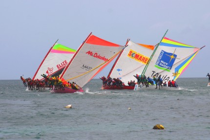 Course de Yoles à Sainte  Luce